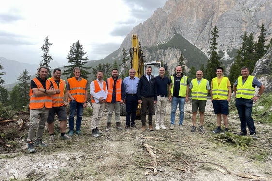 L'assessore Daniel Alfreider ha effettuato un sopralluogo ai lavori appena iniziati. (Foto: ASP/Gnews)