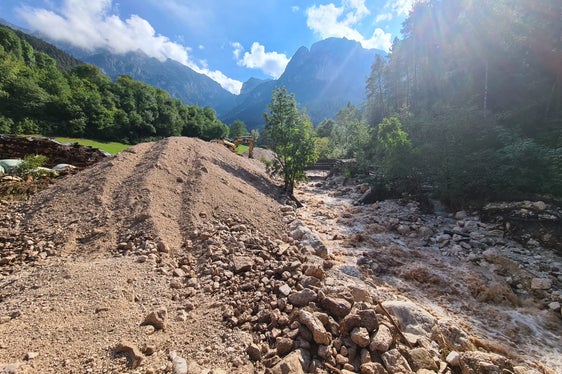 Der Schlernbach in Ums in der Gemeinde Völs am Schlern (im Bild) nach den Gewittern vom gestrigen 6. September. Das Landesamt für Wildbachverbauung Süd hat sofort mit den Arbeiten begonnen und setzt sie heute fort. (Foto: LPA/Landesamt für Wildbach- und Lawinenverbauung Süd)