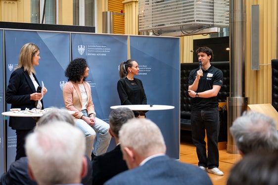 Matteo Bianchi (rechts) gab persönliche Einblicke in seine Karriere. (Foto: LPA/Fabio Brucculeri)