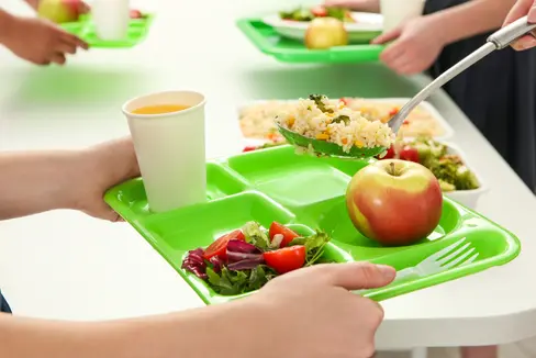 Un rapporto consapevole e sano con il cibo. Un obiettivo importante per ciascuno di noi, che cinque classi di scuole secondarie di primo grado in lingua italiana hanno potuto intraprendere grazie al progetto promosso dall’Intendenza scolastica italiana, in collaborazione con Irecoop AAS. (Foto: USP/Daldos)