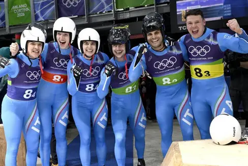Bronzo per i sei slittinisti altoatesini: Andrea Vötter, Verena Hofer, Marion Oberhofer, Simon Kainzwaldner, Emanuel Rieder e Dominik Fischnaller. (Foto: ANSA. La foto può essere utilizzata solo per questo comunicato stampa)