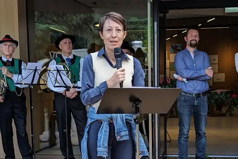 Virna Bussadori (nella foto all'inaugurazione della nuova Casa del Parco Naturale di Naturno) assumerà dal 26 giugno il ruolo di direttrice sostituta del Dipartimento Protezione dell’ambiente, della natura e del clima, Energia, Sviluppo del territorio e Sport; diretto dall'assessore provinciale Peter Brunner. (Foto: ASP/Vera Brunetti)