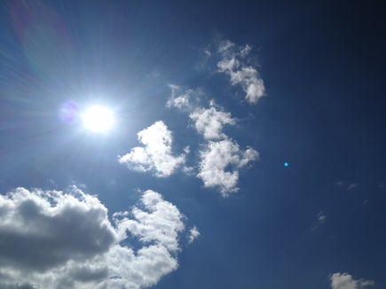 Hohe Temperaturen und starke Sonneneinstrahlung führen zu hohen Ozonkonzentrationen: Am 11. Juni wurde die Informationsschwelle von 180 Mikrogramm Ozon pro Kubikmeter Luft erstmals im Sommer 2025 überschritten: in Kurtinig an der Weinstraße.