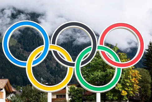 Sotto il segno dei cerchi olimpici (nella foto al momento dell'inaugurazione nel 2025): grazie a molte medaglie, i territori dell'Euregio si sono dimostrati roccaforti degli sport invernali. (Foto: USP/Fabio Brucculeri)