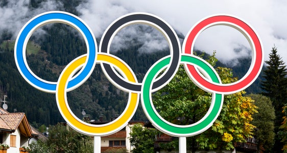 Im Zeichen der olympischen Ringe (im Bild bei der Enthüllung 2025): Dank vieler Medaillen erwiesen sich die Euregio-Länder als Wintersport-Hochburgen. (Foto: LPA/Fabio Brucculeri)