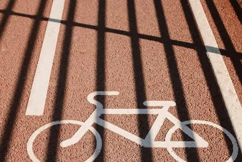 Der Ausbau des Radwegnetzes ist eine Priorität im Bereich der Mobilität. Durch das EFRE-Programm wird er besonders gefördert. (Foto: LPA)