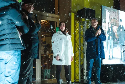L'ultimo giorno di gare olimpiche in Alto Adige è stato anche l'ultimo per la biatleta Dorothea Wierer (al centro). Nella serata del 21 febbraio gli eventi sono stati celebrati alla Südtirol Home di Anterselva alla presenza del presidente della Provincia Arno Kompatscher (a destra). (Foto: IDM Alto Adige/Julian Graber Auer/JGA.Visuals)