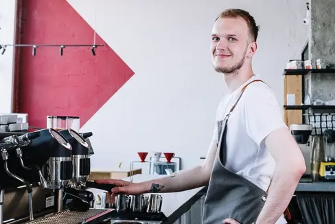 Nell'estate 2023, sono stati 6.943 i giovani che hanno svolto uno stage in quasi 4.000 aziende altoatesine (Foto: Pexel)