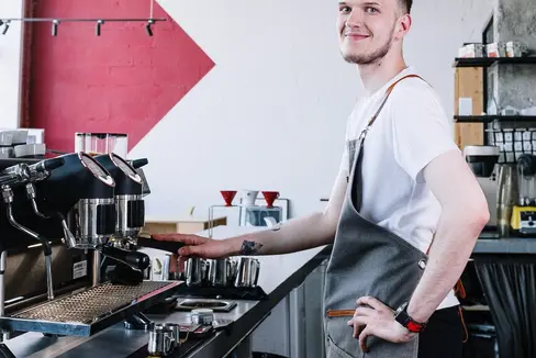 Nell'estate 2023, sono stati 6.943 i giovani che hanno svolto uno stage in quasi 4.000 aziende altoatesine (Foto: Pexel)