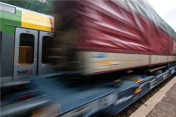 Secondo un recente studio transfrontaliero, nei prossimi anni si prevede un aumento del volume del trasporto ferroviario di merci e di treni passeggeri. (Foto: ASP)