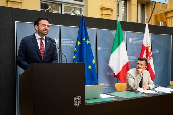 “Lavoriamo su progetti che puntino all’eccellenza delle nostre e dei nostri ragazzi, aprendoci al mondo esterno attraverso, ad esempio, i poli educativi territoriali e le realtà economiche locali, ma vogliamo continuare a lavorare sul tema fondamentale del diritto allo studio, ha dichiarato il vicepresidente e assessore all'Istruzione italiana Marco Galateo. (Foto: USP/Fabio Brucculeri)