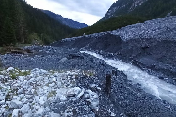 Il 18 agosto l'Ufficio sistemazione bacini montani Ovest ha sgombrato dai detriti il letto del rio Vedretta di Trafoi a Stelvio (Foto: ASP/Ufficio sistemazione bacini montani Ovest)