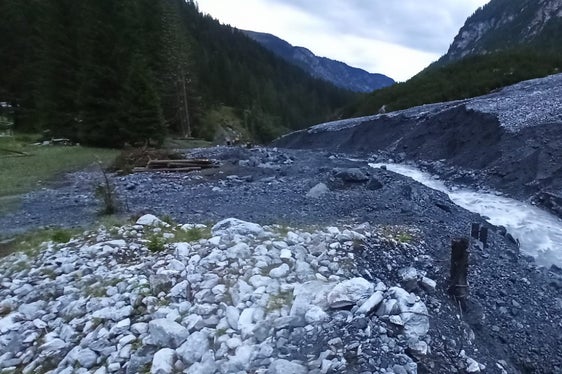 Il 18 agosto l'Ufficio sistemazione bacini montani Ovest ha sgombrato dai detriti il letto del rio Vedretta di Trafoi a Stelvio (Foto: ASP/Ufficio sistemazione bacini montani Ovest)