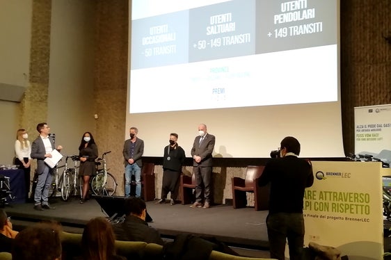 Prämierung des über die App Shelly umgesetzten Wettbewerbs, bei dem die Verkehrsteilnehmenden freiwillig auf einen nahhaltigen Fahrstil gesetzt haben. (Foto: LPA/Umweltagentur/Nadia Franzoi)