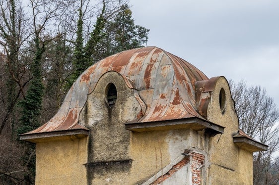 La torre funge anche da memoriale per i prigionieri di guerra russi che hanno perso la vita durante i lavori forzati per la costruzione della ferrovia della Val Gardena. (Foto: USP/Soprintendenza provinciale ai beni culturali/Manuela Tessaro)