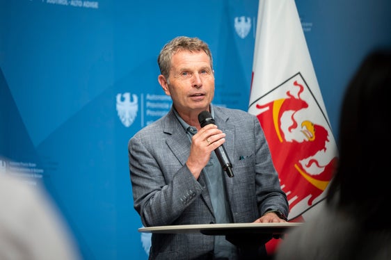 Der Geschäftsführer des Dachverbandes für Natur- und Umweltschutz Hanspeter Staffler beleuchtete das Anliegen aus der Sicht seines Verbandes. (Foto: LPA/Fabio Brucculeri)