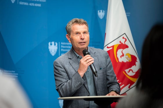 Der Geschäftsführer des Dachverbandes für Natur- und Umweltschutz Hanspeter Staffler beleuchtete das Anliegen aus der Sicht seines Verbandes. (Foto: LPA/Fabio Brucculeri)