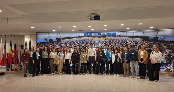 Gli studenti delle Università di Innsbruck, Bolzano e Trento in visita al Parlamento europeo (Foto: Euregio)