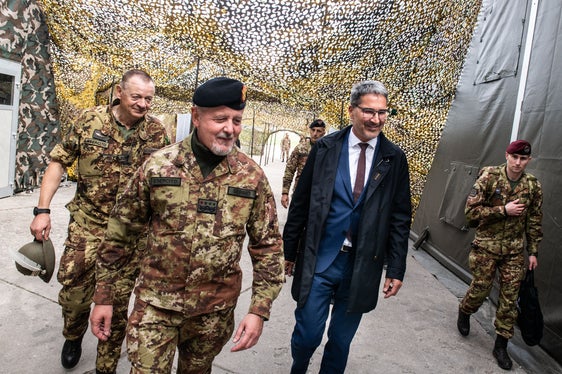 Il Capo di Stato Maggiore dell'Esercito Pietro Serino e il presidente della Provincia di Bolzano Arno Kompatscher (Foto: ASP/Ivo Corrà)