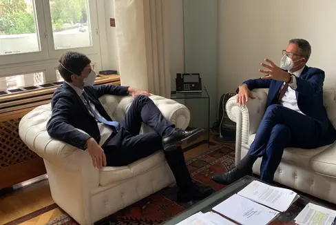 Il presidente Arno Kompatscher (dx.) a colloquio ocn il ministro alla salute, Roberto Speranza. Il Governo deciderà in merito alle nuove regole sulla tutela dal Coronavirus la prossima settimana (Foto: ASP/Elisa Gentile)