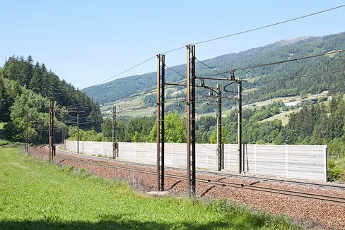 Die Brennerbahnlinie (im Bild bei Sterzing/Maibad) bleibt vom 2. bis 8. August zwischen Brenner und Franzensfeste gesperrt. (Foto: LPA/STA/Riller)