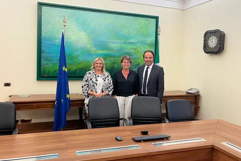 L'assessore provinciale Philipp Achammer ha incontrato oggi a Roma la ministra per l'Università e la Ricerca, Maria Cristina Messa (al centro). All'incontro era presente anche la deputata SVP Renate Gebhard (Foto ASP/René Ploner)