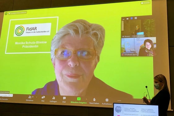 Monika Schulz-Strelow, Unternehmensberaterin aus Berlin, hat bei der Zertifikatsverleihung die anwesenden Frauen motiviert, weiter an der Erhöhung des Frauenanteils in Verwaltungs- und Aufsichtsräten zu arbeiten. (Foto: LPA/Frauenbüro)