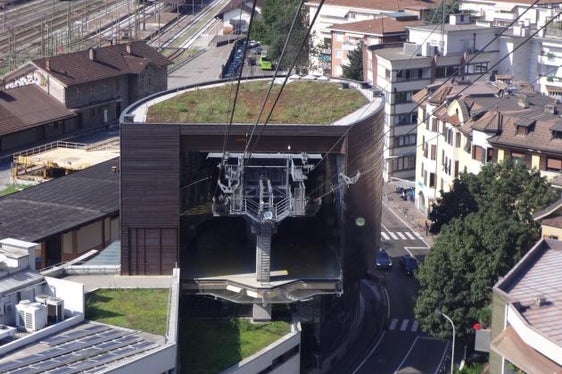 In occasione della Giornata della Mobilità Euregio, saranno gratuitamente a disposizione degli abbonati anche i collegamenti forniti da alcune funivie: qui la stazione a valle della funivia del Renon, a Bolzano. (Foto: Sta - Strutture Trasporto Alto Adige SpA).