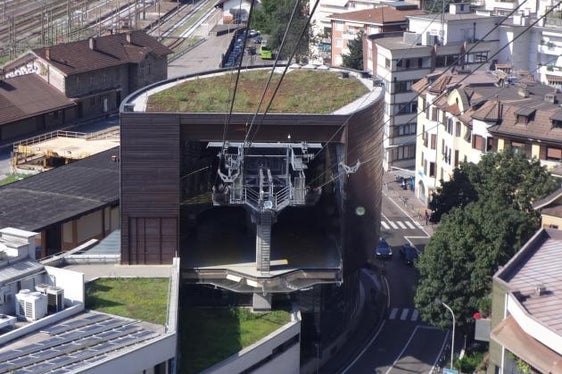 In occasione della Giornata della Mobilità Euregio, saranno gratuitamente a disposizione degli abbonati anche i collegamenti forniti da alcune funivie: qui la stazione a valle della funivia del Renon, a Bolzano. (Foto: Sta - Strutture Trasporto Alto Adige SpA).