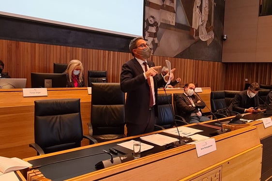 Der Landeshauptmann hat am heutigen Nachmittag im Südtiroler Landtag seine Rede zum Haushalt 2022 gehalten. (Foto: Landtag/Martin Werth)