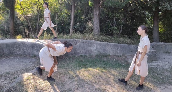 Grenzen überwinden: Geschichten, Tanz und Projektionen auf der Festung Forte Garda (Foto: MAG Museo Alto Garda)