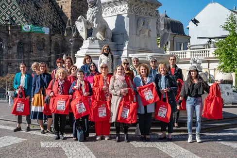 In occasione dell'Equal Pay Day, la Commissione provinciale per le pari opportunità per le donne ha organizzato un flash mob in Piazza Walther. (Foto: USP/Greta Stuefer)