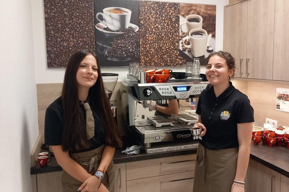 Landecker Schulbar, bereit für den Willkommenskaffee (Foto: LPA/Fachschule für ländliches Betriebs- und Haushaltsmanagement Landeck-Perjen)