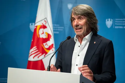 Weniger kranke Babys bedeutet weniger Leid für die Familien und weniger Belastung für die Krankenhäuser. Prävention wirkt und ist wichtig, betont Gesundheitslandesrat Hubert Messner. Die Landesregierung hat auf seinen Vorschlag beschlossen, die erfolgreiche RSV-Präventionskampagne weiterzuführen. (Foto: LPA/Fabio Brucculeri)