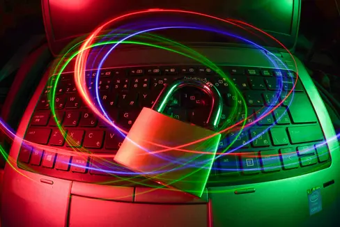 Il team di emergenza ha anche il compito di informare gli uffici e le istituzioni coinvolte sulla sicurezza dei dati e sulle nuove minacce, di organizzare eventi di formazione per i dipendenti e di redigere circolari e protocolli in caso di emergenza (Foto: Unsplash)