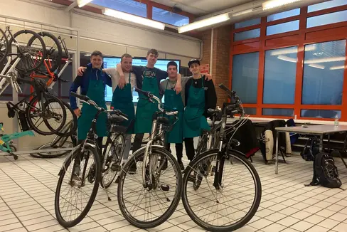 Am Donnerstag, 23. Mai, bieten die Schüler der Berufsschule Einaudi interessierten Bürgerinnen und Bürgern die Überprüfung ihrer Fahrräder an, und zwar an der Talferbrücke. Reparaturen werden aber nicht durchgeführt. (Foto: LPA/ Berufsschule Einaudi)