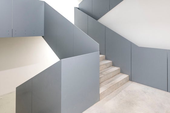 Rinnovato con nuove scale anche il piano terra. (Foto: Ufficio provinciale Edilizia ovest/Paolo Tenaglia)