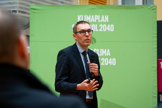 Aktuell sind wir noch nicht auf dem richtigen Weg, wenn wir bis 2040 ein klimaneutrales Südtirol erreichen wollen. In den meisten Sektoren sind die Emissionen in den vergangenen zehn Jahren nahezu gleichgeblieben oder sogar gestiegen, sagt Wolfram Sparber, Leiter des Instituts für Erneuerbare Energie von Eurac Research. (Foto: LPA/Fabio Brucculeri)