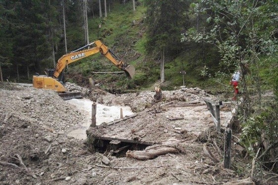 Zu den Arbeiten in Eigenregie des Forstdienstes zählen auch Sofortmaßnahmen nach Unwettern. (Foto: LPA/Abteilung Forstdienst)