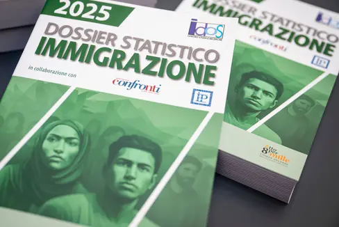 Das Jahrbuch zur Einwanderung 2025 fasst aktuelle Daten und Entwicklungen zur Migration in Südtirol zusammen. Ende 2024 lebten laut ISTAT 57.857 Menschen mit ausländischer Staatsbürgerschaft in Südtirol. (Foto: LPA/Fabio Brucculeri)