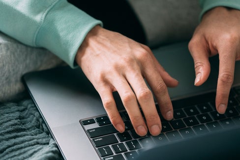 Die Elektronische Gesundheitsakte (EGA) bietet sicheren Online-Zugriff auf persönliche Gesundheitsdaten und medizinische Dokumente. Am 5. September ist sie wegen Wartungsarbeiten von 20 bis etwa 24 Uhr nicht verfügbar. (Pexels. Das Foto darf nur in Zusammenhang mit dieser Pressemitteilung verwendet werden.)
