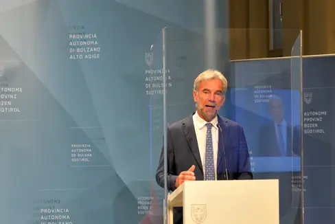 L'assessore provinciale Schuler ha ringraziato tutte le organizzazioni intervenute negli ultimi giorni per gestire le conseguenze del maltempo. (Foto: ASP/Michela Antino)