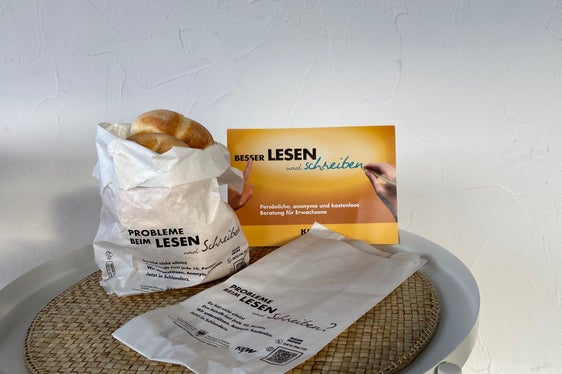 Auf ein neues Bildungsangebot im Vinschgau machen anlässlich des Welttages der Muttersprache am 21. Februar Landesamt für Weiterbildung, KVW Bildung und Vinschger Bäckereien aufmerksam. (Foto: LPA/Amt für Weiterbildung/Astrid Crepaz)