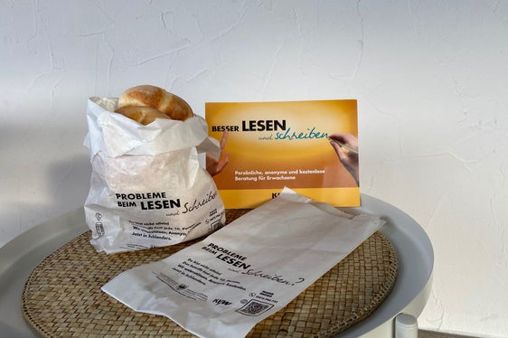 Auf ein neues Bildungsangebot im Vinschgau machen anlässlich des Welttages der Muttersprache am 21. Februar Landesamt für Weiterbildung, KVW Bildung und Vinschger Bäckereien aufmerksam. (Foto: LPA/Amt für Weiterbildung/Astrid Crepaz)
