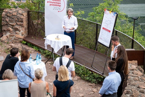 Nach und nach entstehe ein eng abgestimmtes Netz an Diensten für die Gesundheitsversorgung, das ineinandergreifend funktioniert erklärte Gesundheitslandesrat Hubert Messner bei seiner #halbzeit-Pressekonferenz auf Schloss Sigmundkron und verwies darauf, dass die wohnortnahe Versorgung künftig noch weiter ausgebaut werde. (Foto: LPA/Fabio Brucculeri)