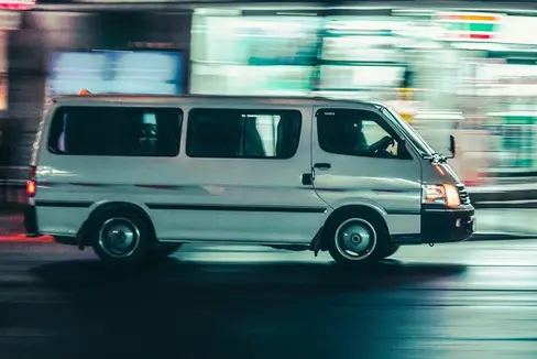 Le piccole imprese che utilizzano mezzi di trasporto a basse emissioni possono presentare domanda di contributo fino al 15 novembre. La Giunta provincile ha emanato le relative direttive (Foto: Unsplash)