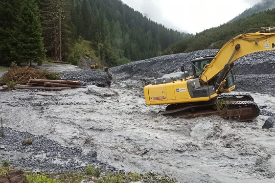 Il 18 agosto l'Ufficio sistemazione bacini montani Ovest ha sgombrato dai detriti il letto del rio Vedretta di Trafoi a Stelvio (Foto: ASP/Ufficio sistemazione bacini montani Ovest)