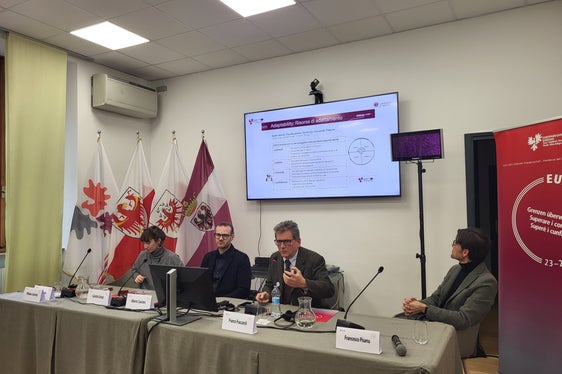 Presentati i risultati intermedi dello studio nei tre territori: da sinistra. Carlotta Giorgis, Alberto Casciano, Franco Fraccaroli e Francesco Pisanu. (Foto: Euregio)