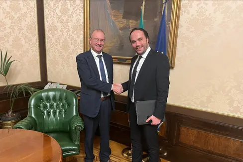 L'assessore provinciale Philipp Achammer vuole fare un passo avanti innovativo con il curriculum delle scuole secondarie di secondo grado: ne ha parlato in un breve incontro di lavoro con il Ministro dell'Istruzione Giuseppe Valditara a Roma. (Foto: ASP/René Ploner)