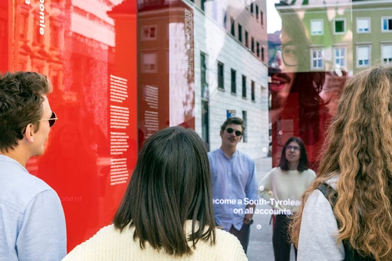 Der Parcours ist eine dauerhafte Ausstellung und rund um die Uhr für alle zugänglich. (Foto: LPA/Ivo Corrà)